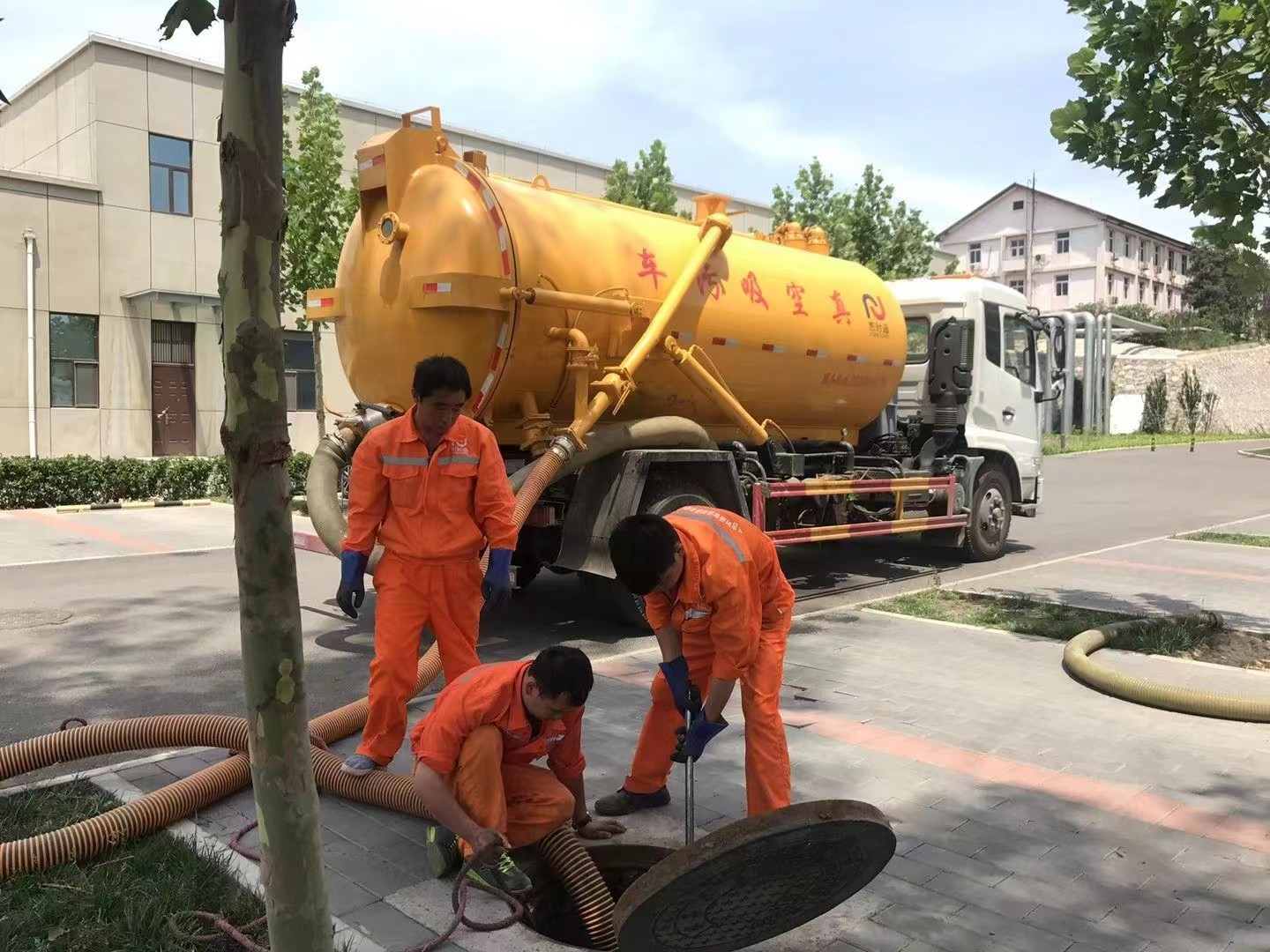 城东化粪池清理与5-8吨吸粪车施工效率分析